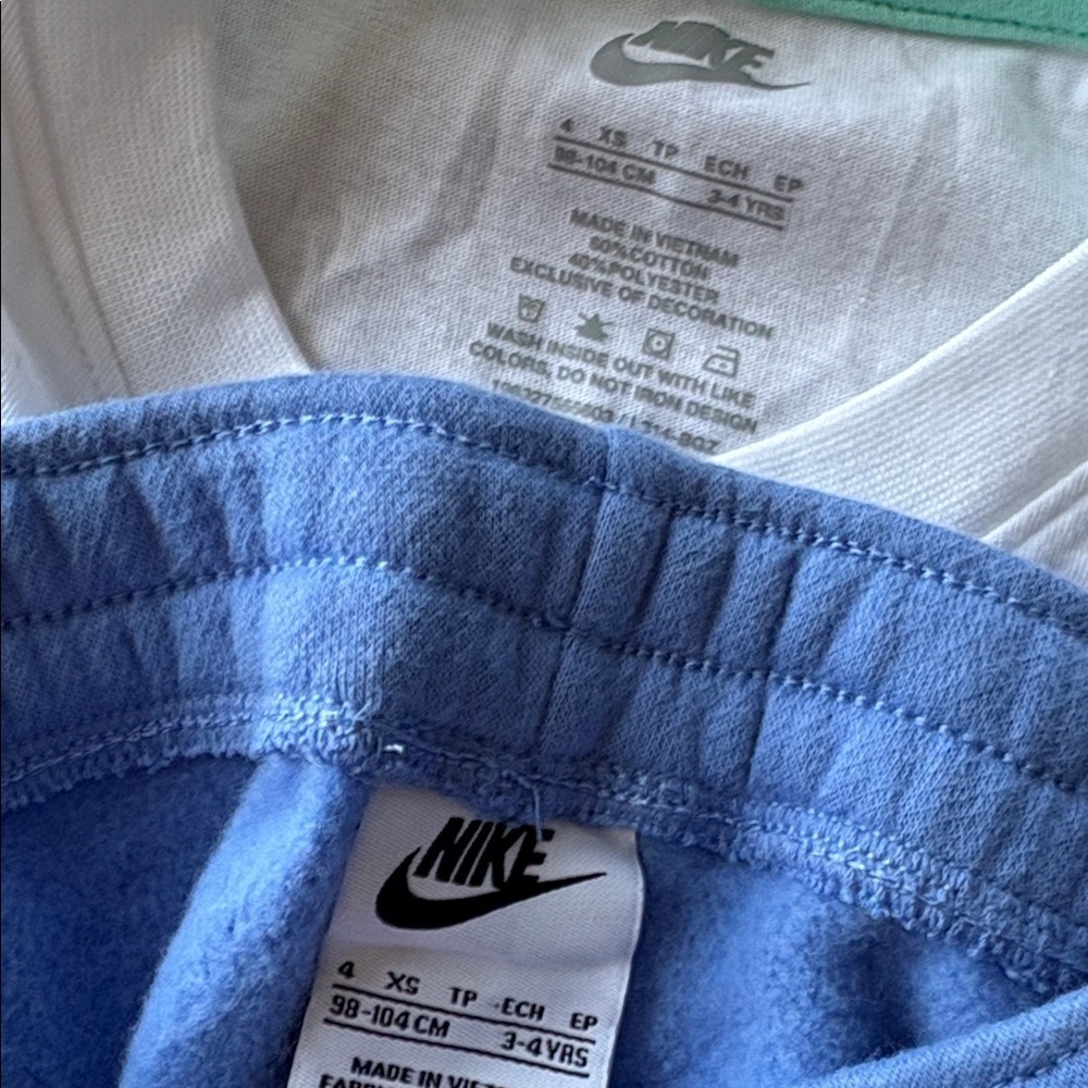 NWOT Nike Girls Tee and Sweatpants Set size XS(4) - Picture 2 of 9